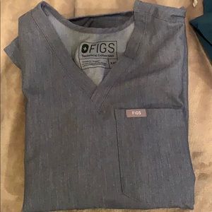 Figs one pocket top